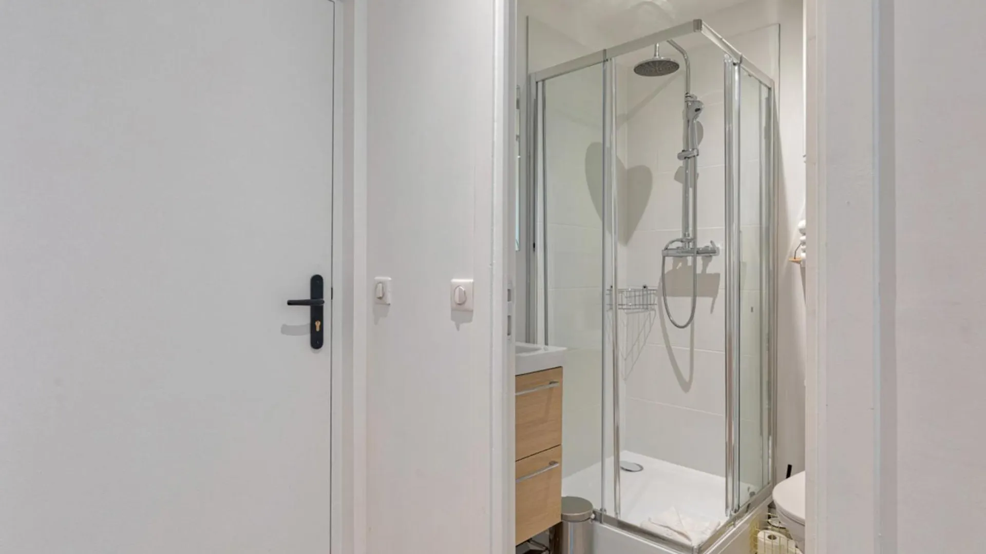 - Buttes Chaumont Botzaris Apartment