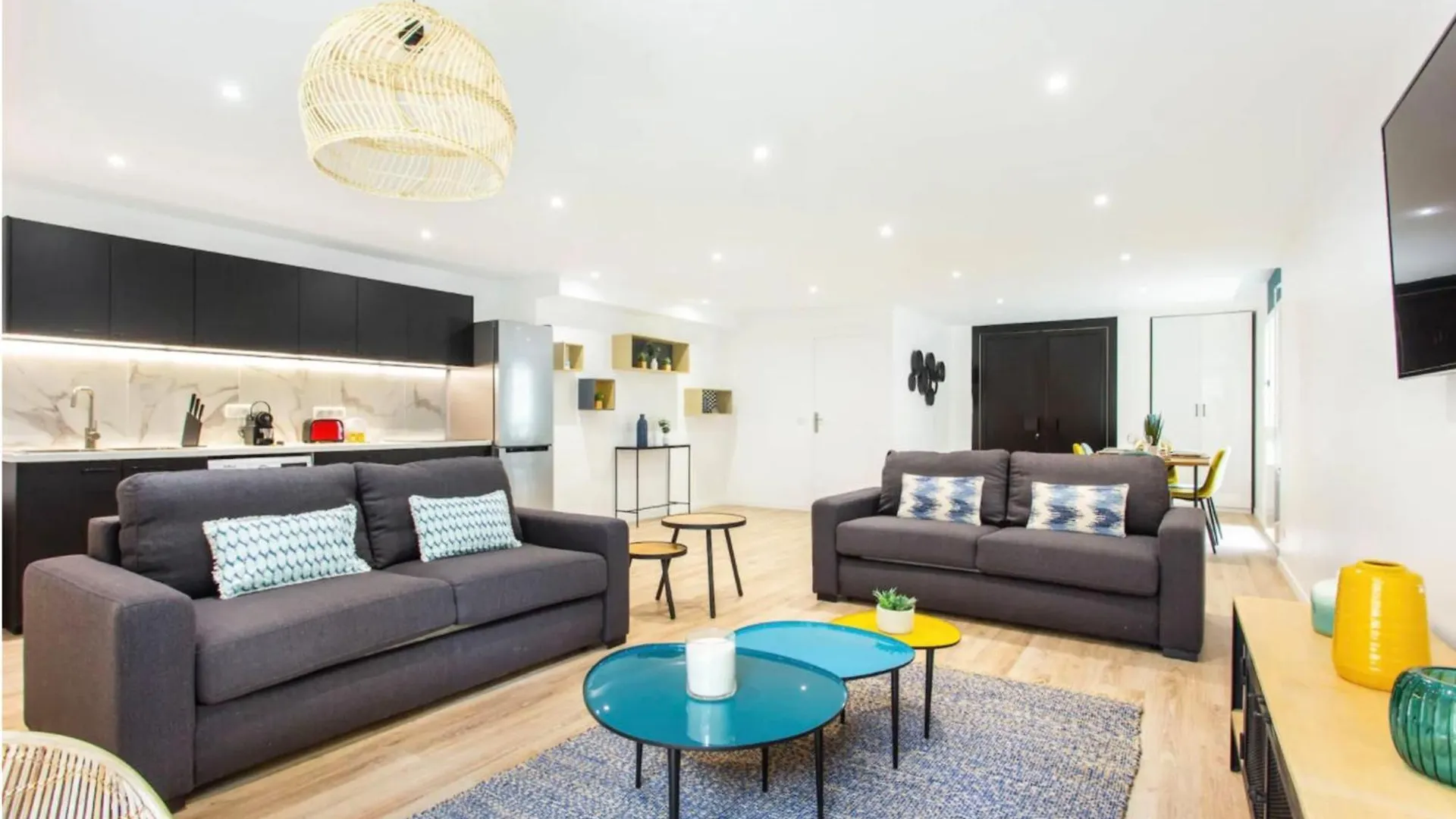 - Buttes Chaumont Botzaris Apartment