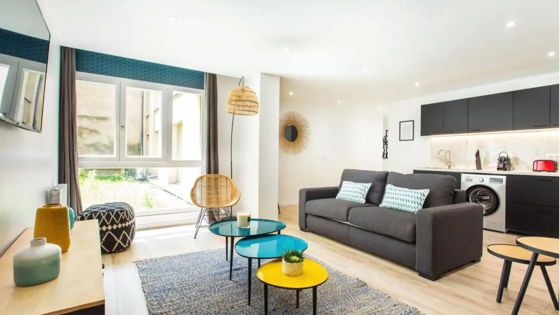 - Buttes Chaumont Botzaris Apartment Paris